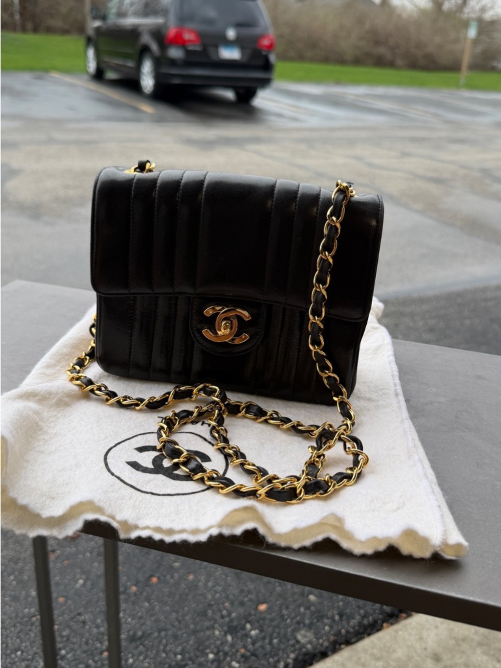 CHANEL‎ Black Quilted Lambskin Crossbody Bag with Gold Chain
